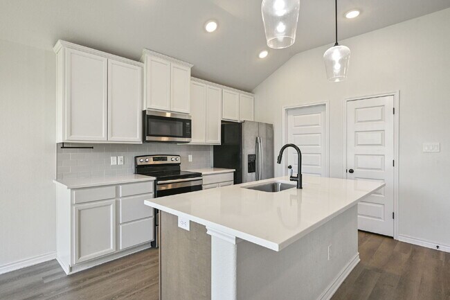 Foto del edificio - Immediate Move in - 3 Bedroom, 2 Bathroom Home in Rudder Pointe with Open Concept