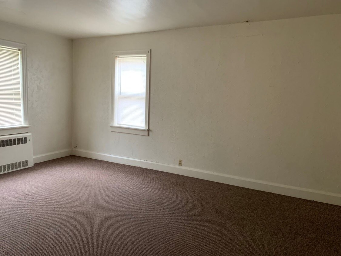 44 E Springfield Rd, Sullivan, MO 63080 Room for Rent in Sullivan, MO