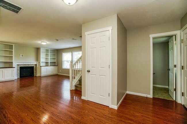 Foto del edificio - 6807 Willow Bloom Dr