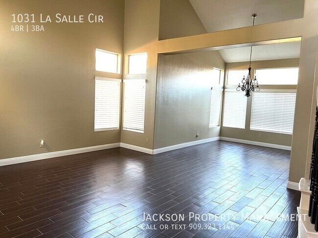 Foto del edificio - Beautiful Corona Hills Home