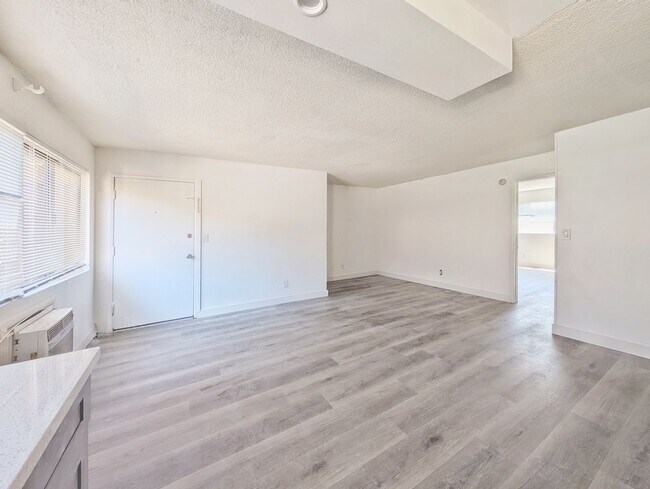 Foto del edificio - 8061 8th St