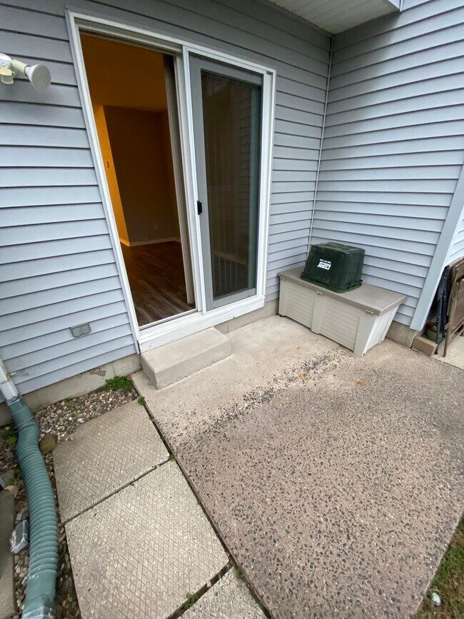 Building Photo - 155 Redstone Hill Rd