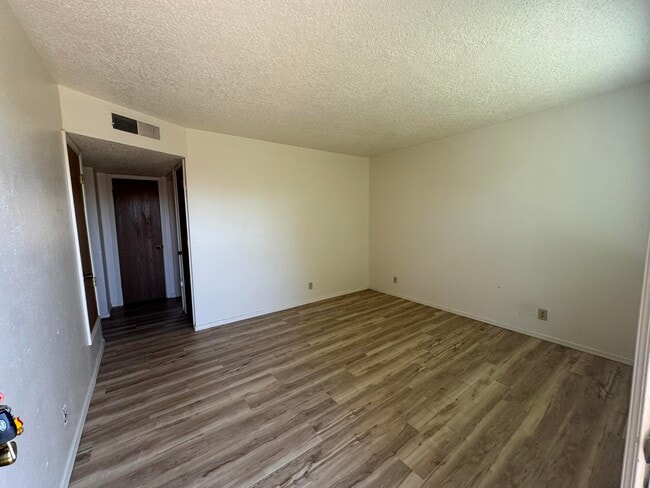 Foto del edificio - 13401 Fruit Ave NE