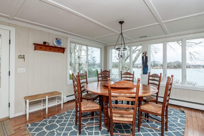 Foto del edificio - 5 Bluff Point Ln