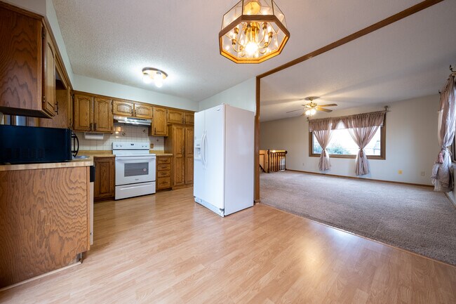 Building Photo - 13744 Huntington Ave