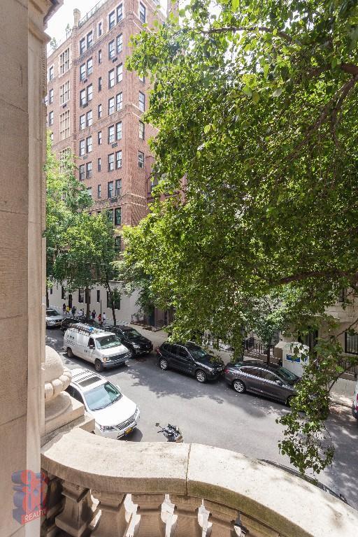 Building Photo - 7 E 75th St