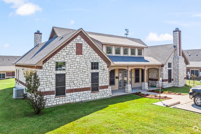 Oficina de arrendamiento - Mexia Gardens Apartments