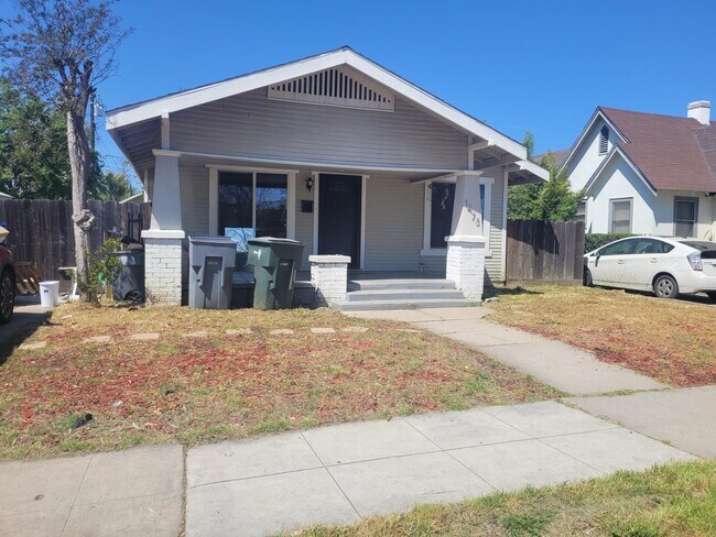Building Photo - 1473 N Del Mar Ave