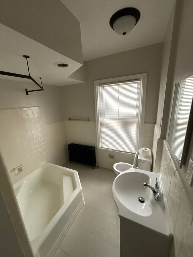 Building Photo - 5 BR/ 2 Bath Home Available Soon!