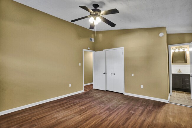 Building Photo - Beautiful Home in Clinton