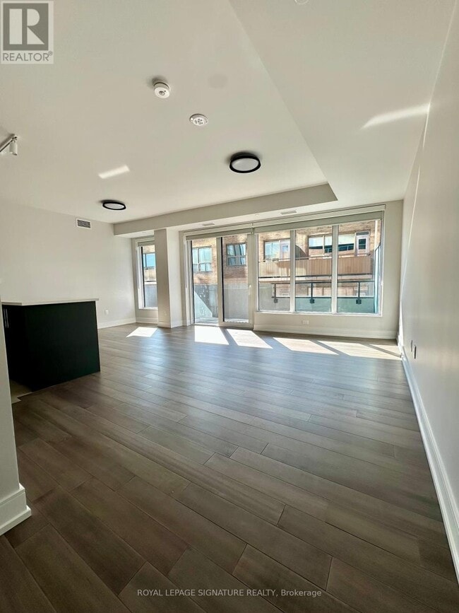 Photo du bâtiment - 2525 Bathurst St