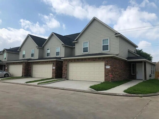 Building Photo - 9702 Clifton Park Dr