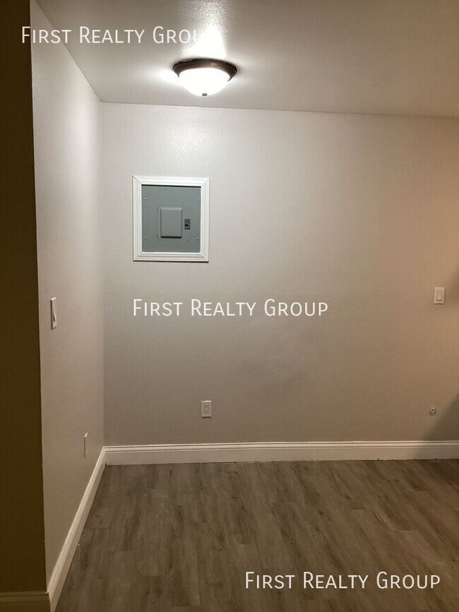 Foto del edificio - 5620 N Main St