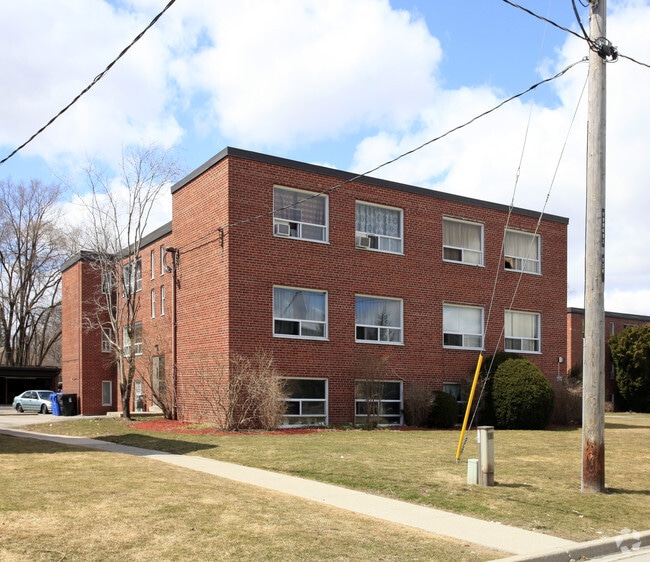 Building Photo - 12-26 Rosseau Rd