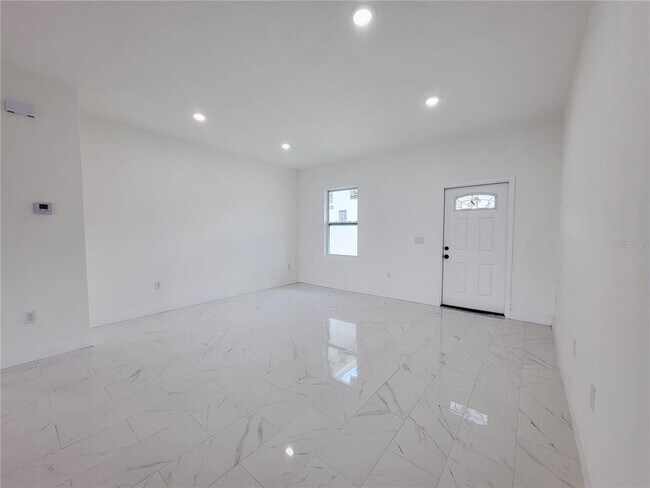 Foto del edificio - 1098 Hammacher Ave SW