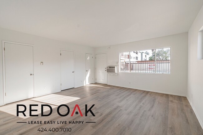 Foto del edificio - 6045 1/4 Whitsett Ave-35