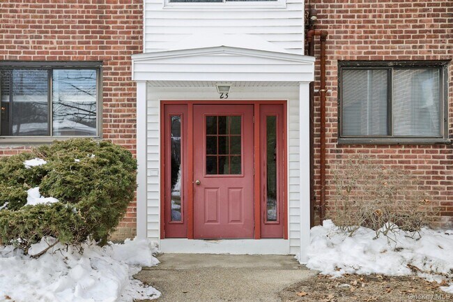 Foto del edificio - 23 Lawrence Dr