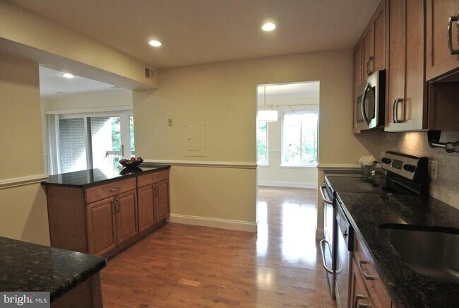 Building Photo - 11301 Commonwealth Dr