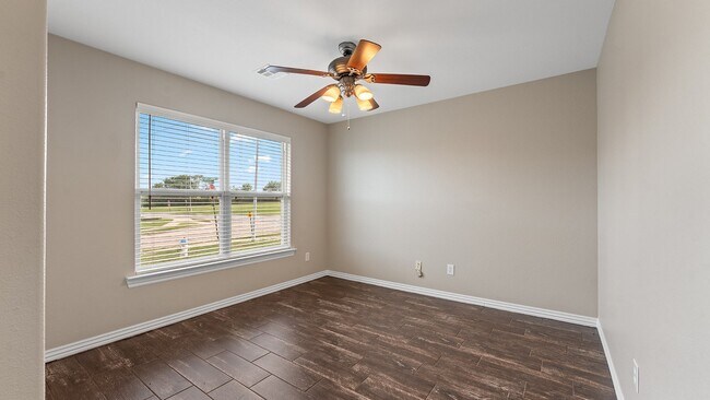 Building Photo - Experience Luxury Living at 750 Saddlehorn...