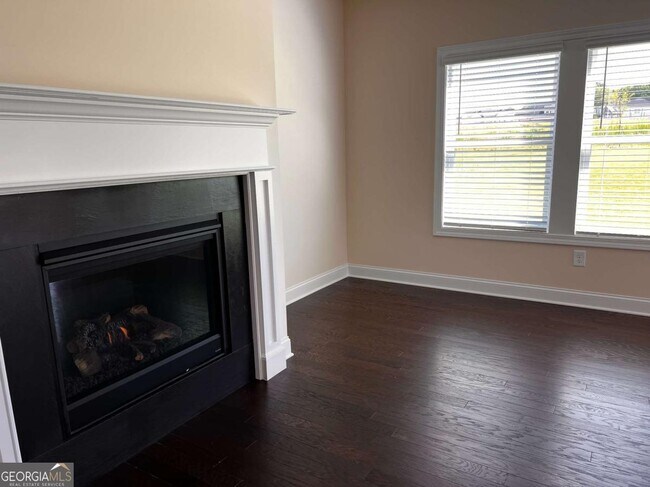 Foto del edificio - 3755 Crestland Ln