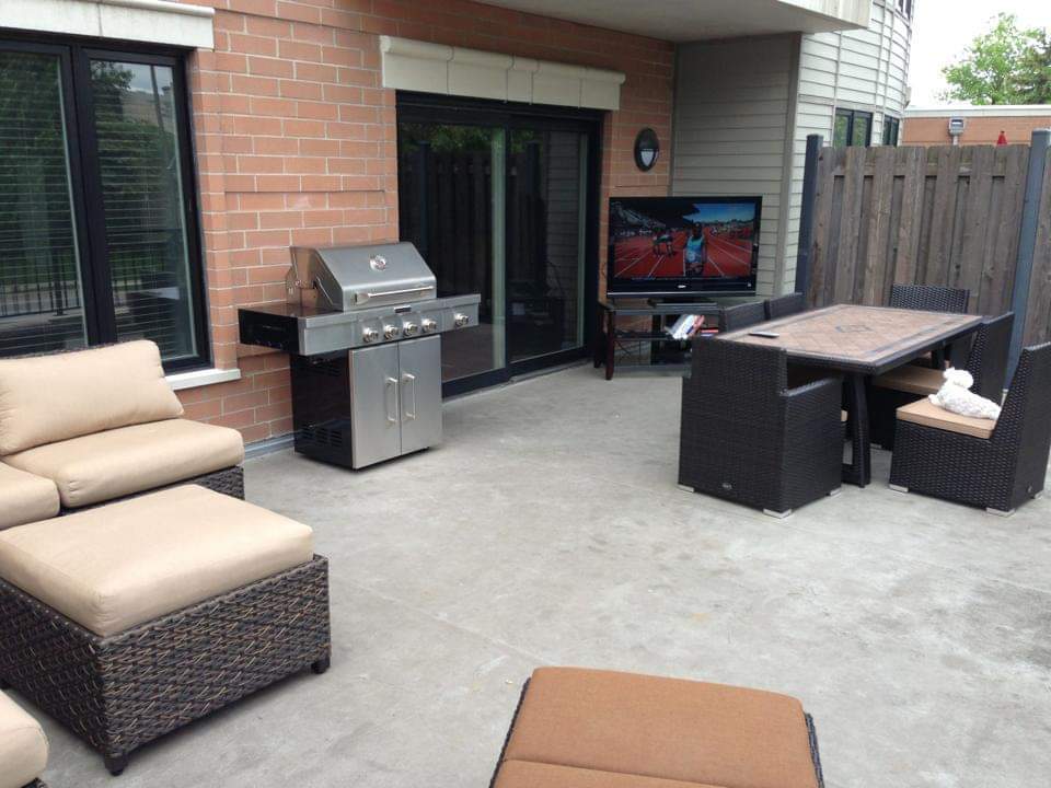 Large private terrace - 145 S York St