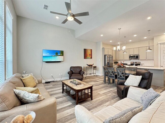 Building Photo - 10928 Brambling Wood Dr