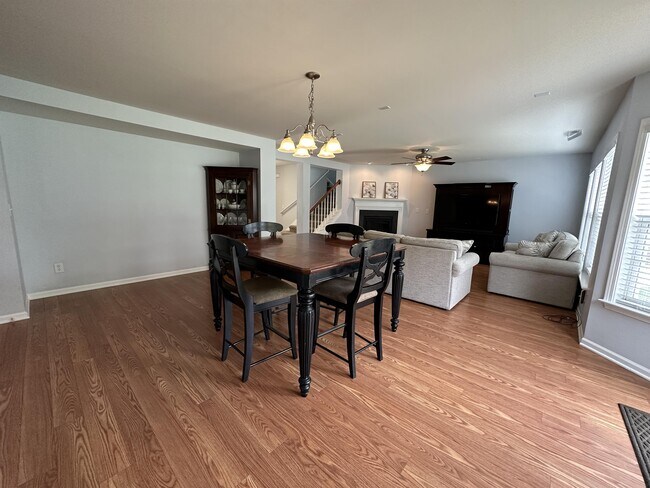 Building Photo - 350 Ashdale Dr