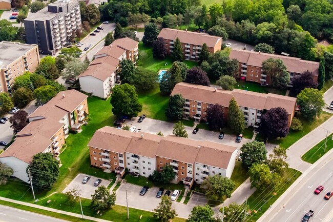 Photo du bâtiment - Berkshire Wonderland Apartments