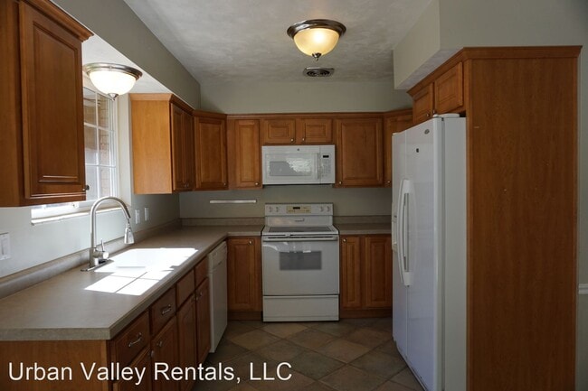 Foto del edificio - 5 br, 3 bath House - 3857 Jacquelyn St.