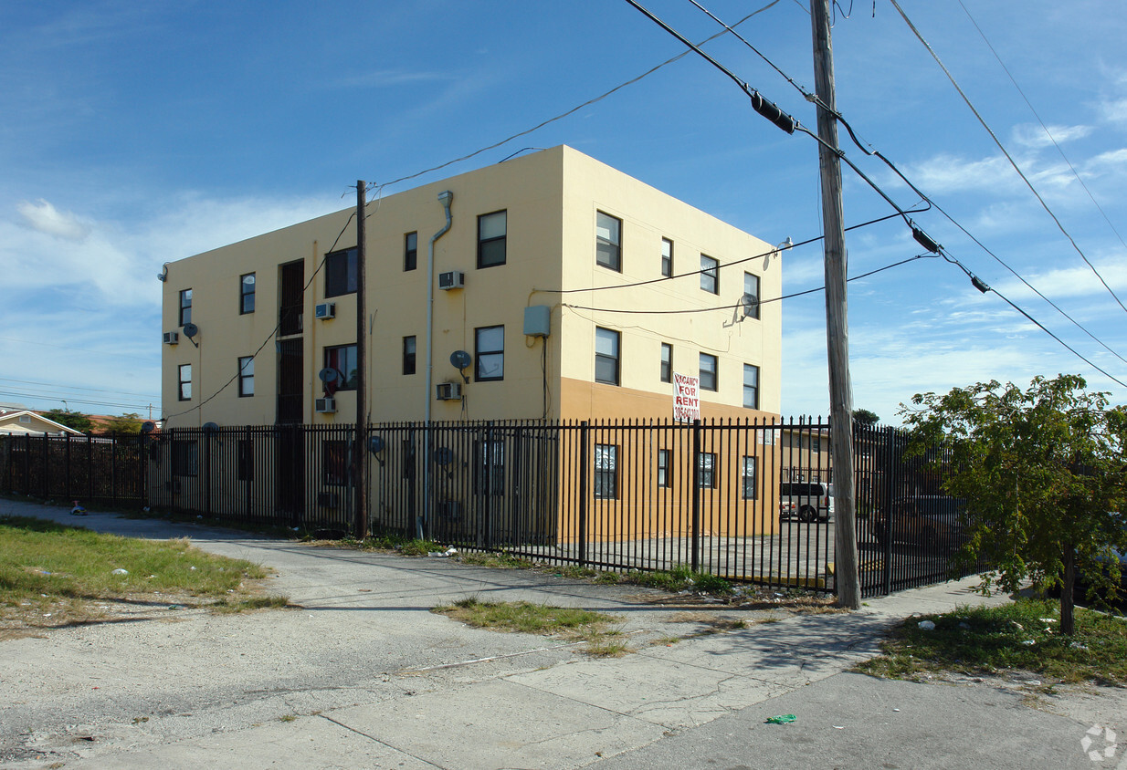 Building Photo - 58th Terrace Apartments