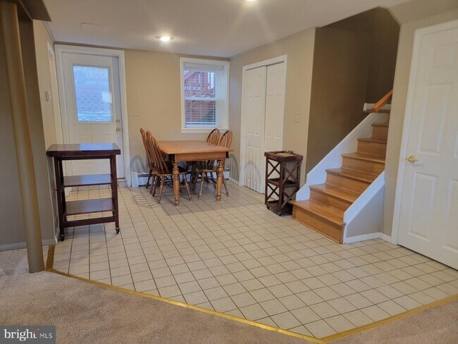 Building Photo - 1123 Severnview Dr