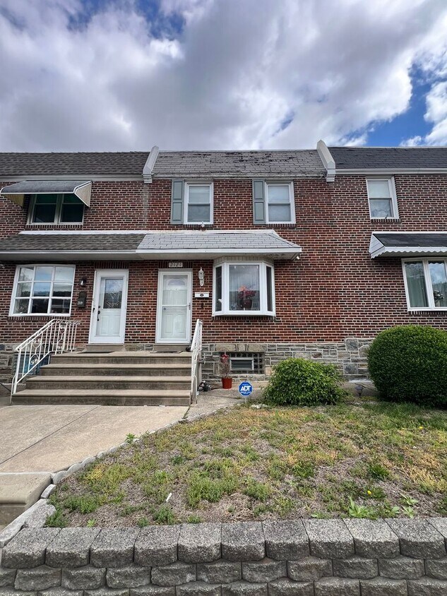 Stunning 3-Bedroom Townhome in Wissinoming! Available NOW! - Stunning 3-Bedroom Townhome in Wissinoming! Available NOW!