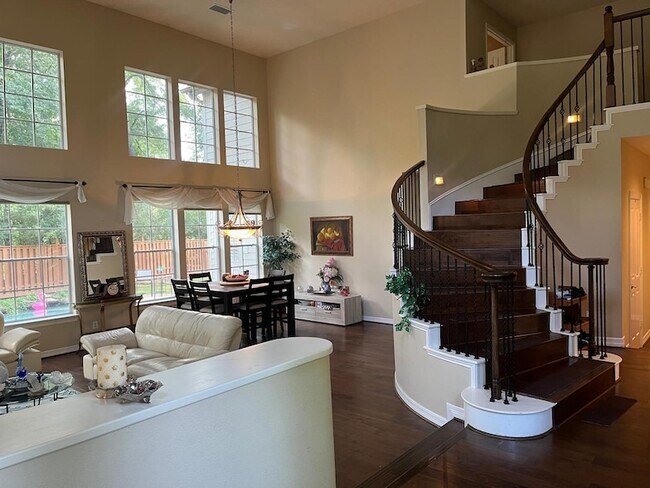 Building Photo - 3 Candle Pine Pl