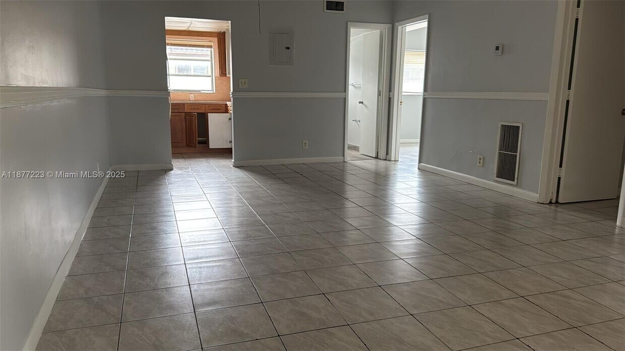 Foto principal - 1501 NE 34th Ct