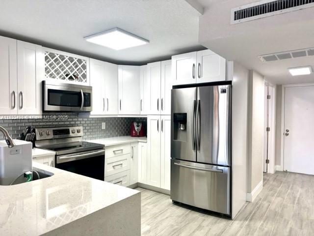 Building Photo - 1 Royal Palm Way