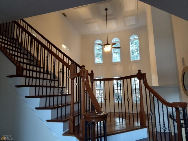 Building Photo - 5711 Boreal Way SW