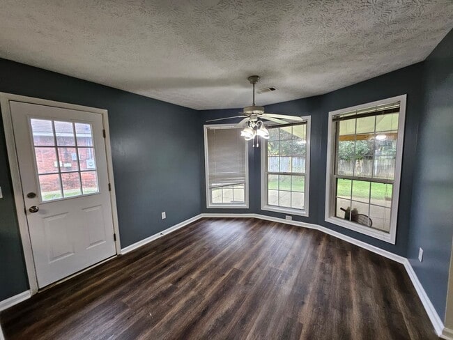 Foto del edificio - For rent 3 bedroom, 2 bath home