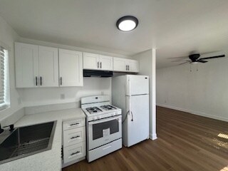 Foto del edificio - 121 W Century Blvd