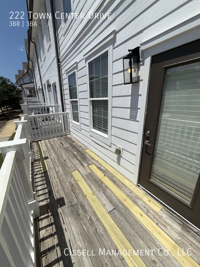 Foto del edificio - 222 Town Center Dr