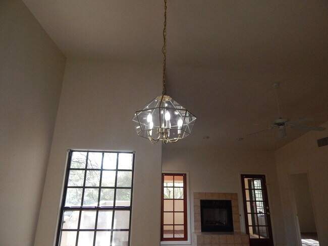 Building Photo - 63 E Horizon Cir