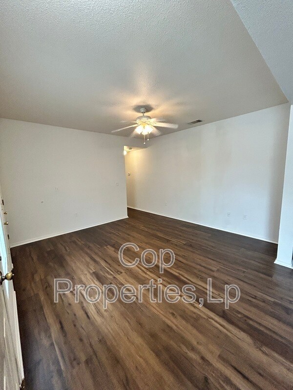 Foto del edificio - 15416 Kamary Ln