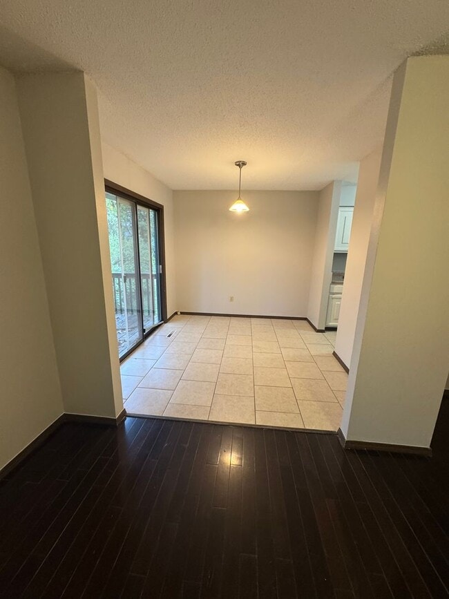 Building Photo - 2008 Juniper Dr