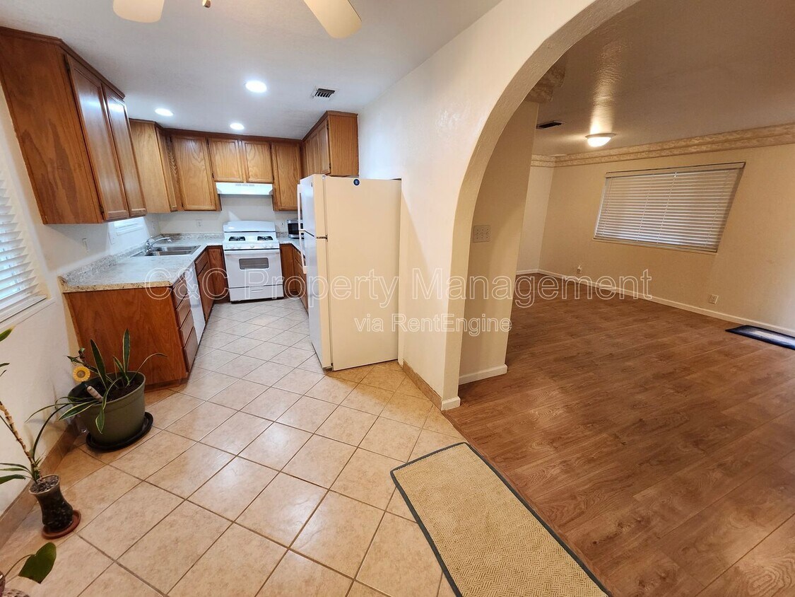 Building Photo - 6671 Graham Cir