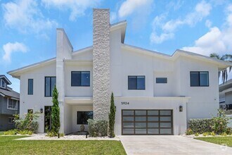 Building Photo - 5924 Bayview Cir S
