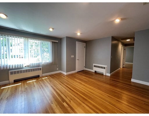 Foto del edificio - 136 Truman Rd