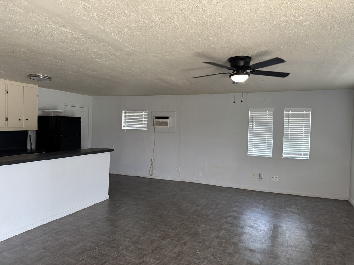 Building Photo - 1645 Clare Dr