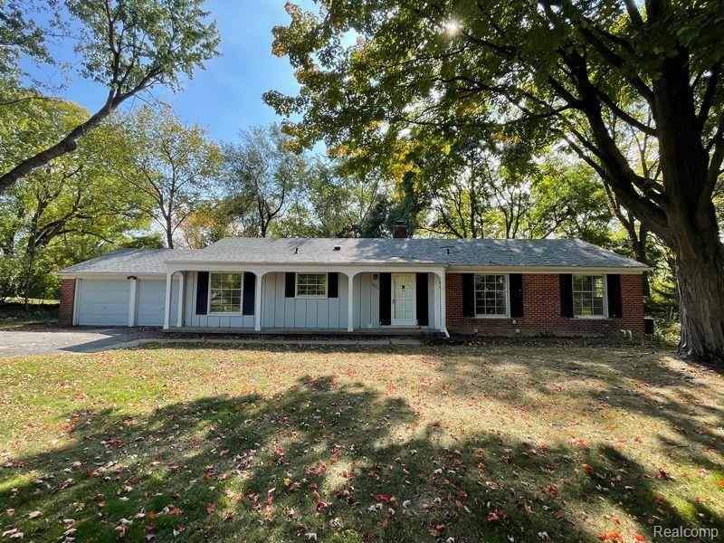 5075 S Clunbury Rd, West Bloomfield Township, MI 48322 House Rental