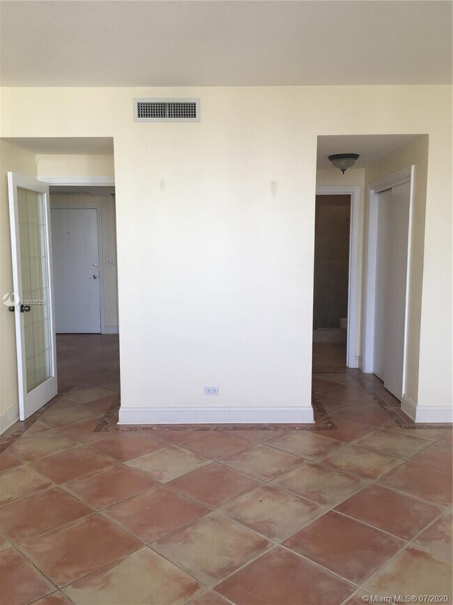 Building Photo - 2121 N Bayshore Dr
