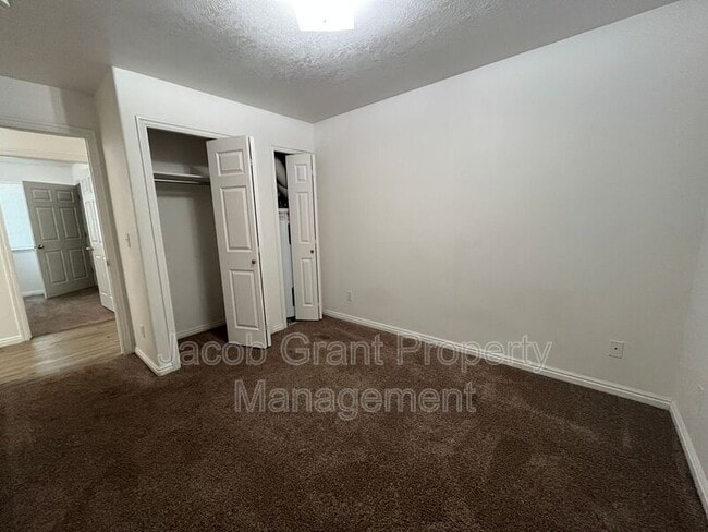 Building Photo - 3550 Deloy Dr