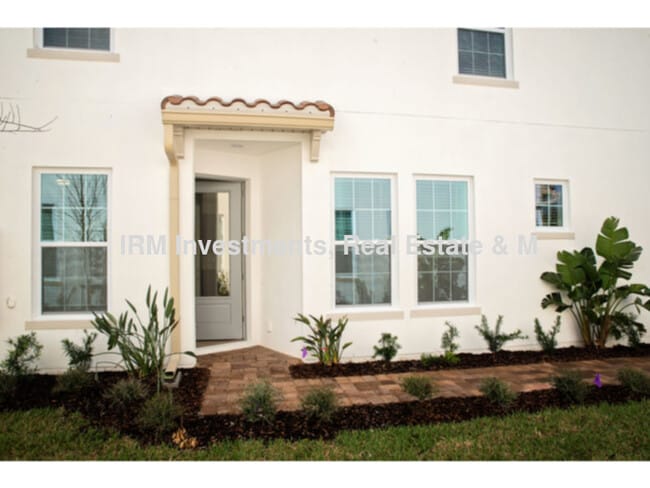 Building Photo - 3 bed 2.5 bath townhome 2 car garage